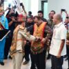 Menkop Ferry Joko Juliantono dan JAM Intelijen Reda Manthovani Terima Gelar Adat Dayak Saat Kunjungan Kerja di Kalteng
