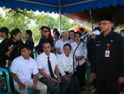 Pj. Sekda Barut Pimpin Upacara Pemakaman Drs. Ompie Herby Wakil Bupati Barito Utara periode 2013-2018