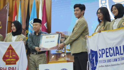 Universitas Gadjah Mada Raih Juara Umum UIN Law Fair ke-8