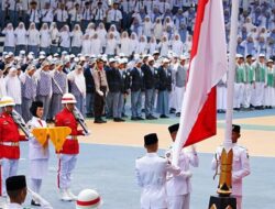 Peringati HUT ke-80 RI, Pemkab Barito Utara Gelar Upacara Penurunan Bendera Penuh Khidmat di Tiara Batara
