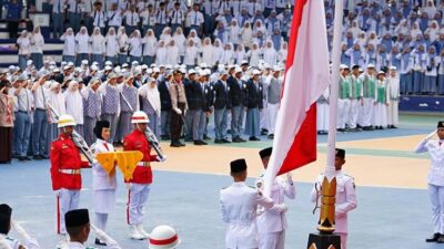 Peringati HUT ke-80 RI, Pemkab Barito Utara Gelar Upacara Penurunan Bendera Penuh Khidmat di Tiara Batara
