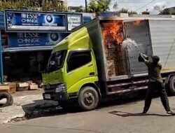 Truk Pengangkut Barang Terbakar di Pasar Besar, Warga Palangka Raya Bertindak Cepat Selamatkan Situasi