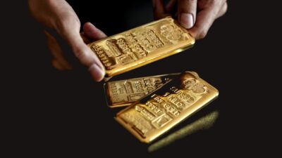 Harga Emas Dunia Tertekan Tajam, Analis Nilai Momentum Akumulasi Mulai Terbuka