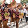 Barito Utara Tampil Total, Ribuan Warga Padati Karnaval Budaya FBIM 2026