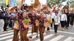 Barito Utara Tampil Total, Ribuan Warga Padati Karnaval Budaya FBIM 2026