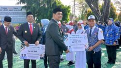 Bupati Shalahuddin Serahkan Bantuan SIP Pintar Juara kepada 4.104 Siswa