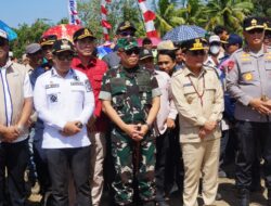 Pangdam XXII/Tambun Bungai Hadiri Peresmian Waterfront City dan Panen Raya Padi di Kabupaten Kapuas