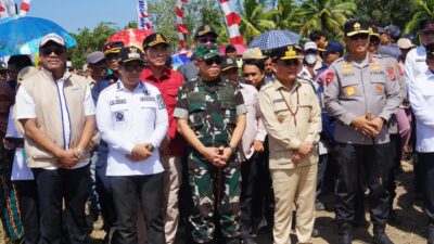 Pangdam XXII/Tambun Bungai Hadiri Peresmian Waterfront City dan Panen Raya Padi di Kabupaten Kapuas